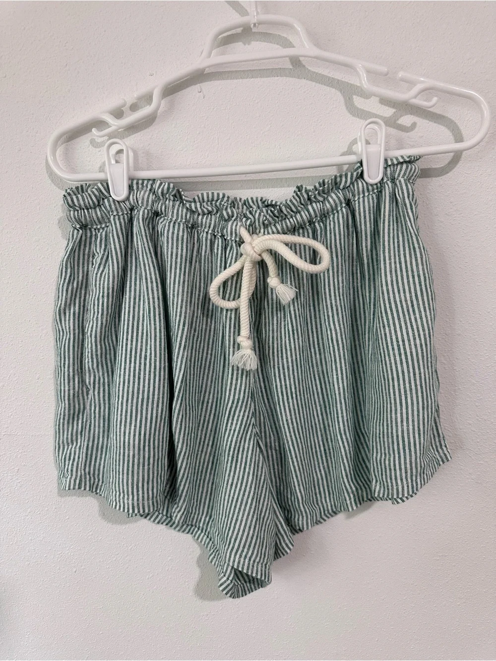 Women's High-Rise Linen Pull-On Shorts 3.5